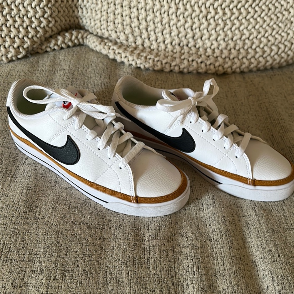 Nike women’s Court legacy 8